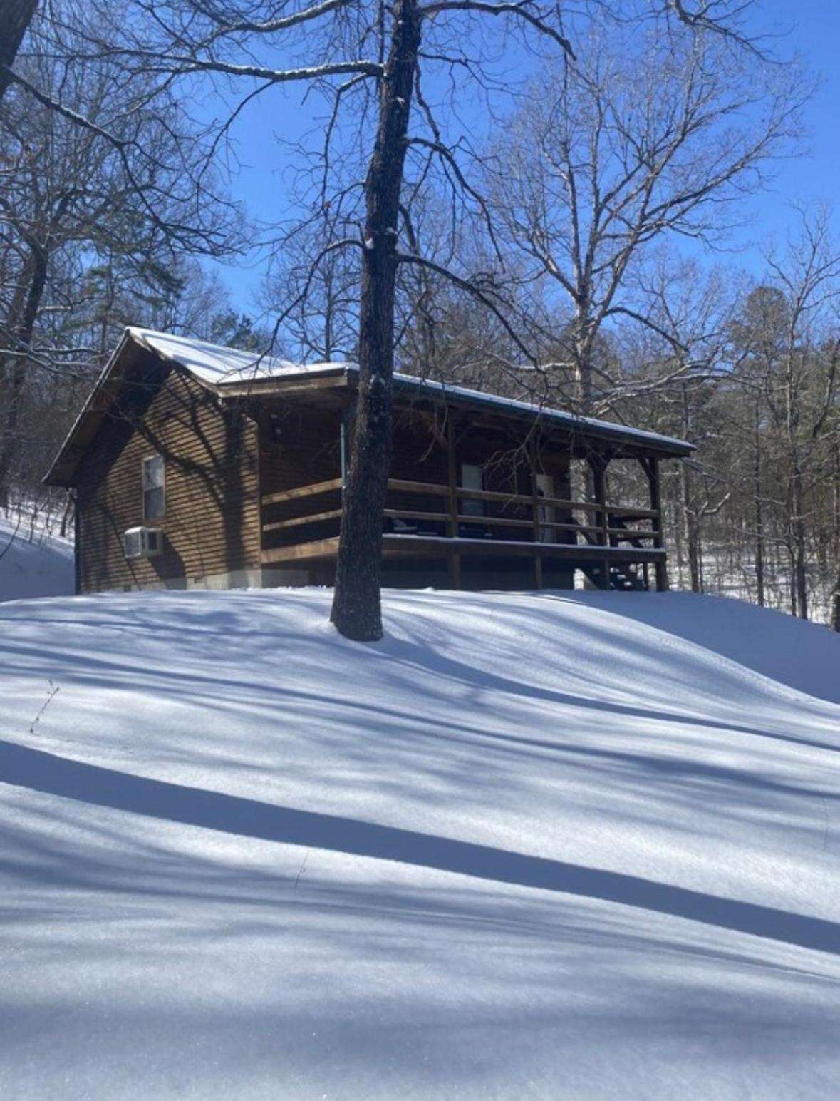 Cedar Creek Cabins #1 - Giant Spa Tub, Large Wooded Porch, Full Kitchen, 1 Bedroom Юрека Спрингс Екстериор снимка